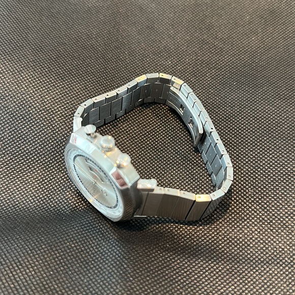 Men’s Gucci watch looks excellent - Picture 3 of 4